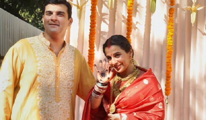 Photo Credit: https://www.gg2.net/entertainment/bollywood/High+profile+Bollywood+weddings+mark+the+year+2012/3924