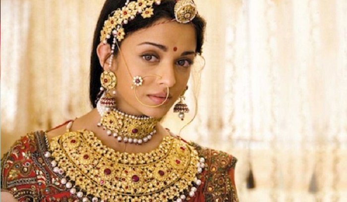Photo Credit: http://www.missmalini.com/2015/02/11/11-timeless-bridal-beauty-looks-inspired-by-our-favorite-bollywood-brides/